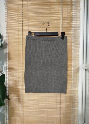 Трикотажна спідниця в рубчик