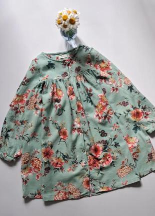 Нарядное платье с цветами и деревянными пуговицами