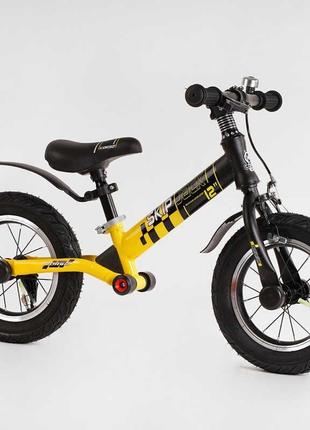 Велобег corso "skip jack" 84115 (1) черно-желтый, надувные колеса 12", стальная рама с амортизатором, ручной