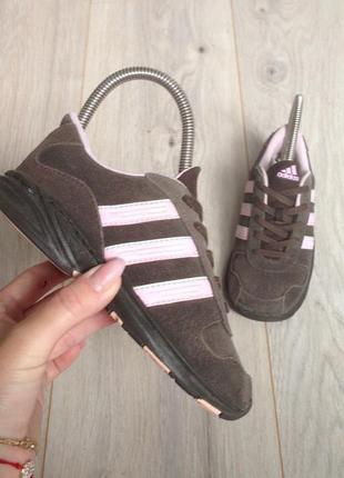 Кросівки adidas натуральна замша р. 27.
