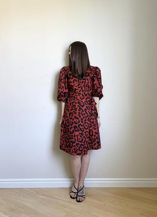 Хлопковое платье в леопардовый принт minimum, держит форму, идет полностью на запах