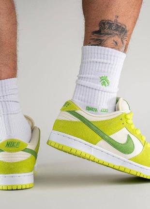 Nike sb dunk green apple