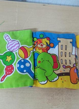 Мягкая яркая книжечка с грызунком для малышей