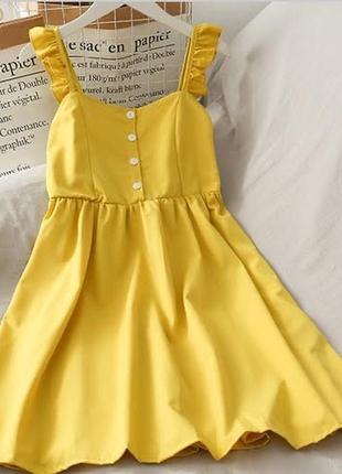 Женское желтое однотонное платье на бретельках размер s-m