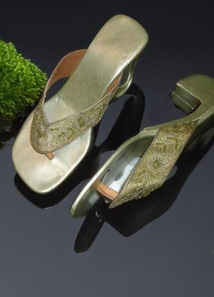 Сандалии на каблуке зеленые босоножки расшиты бисером