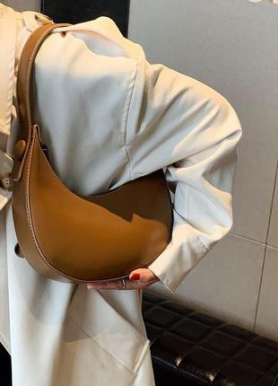 Жіноча сумка хобо на плече, стильна сумочка півмісяць коричнева2 фото