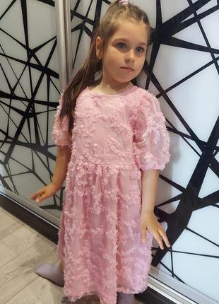 Нарядное розовое в фатиновое платье в структурный цветочек от h&m 7-10 лет