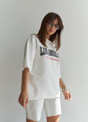 Женский костюм шорты с футболкой свободные молочного цвета 48/503 фото