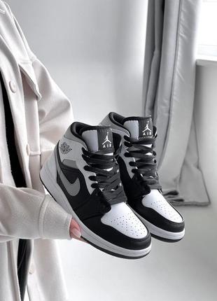 Жіночі кросівки nike air jordan 1 retro white black grey джордан білого з чорним та сірим кольорів
