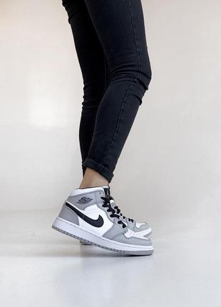 Жіночі кросівки nike air jordan 1 retro white black grey джордан білого з сірим та чорним кольорів