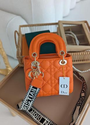 Стильная женская сумочка белая, черная и оранжевая
