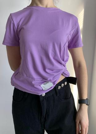 Фиолетовая укороченная футболка, трендовая яркая футболка, бузкового кольору.