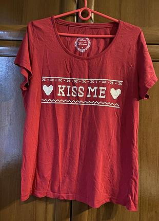 Футболка червона