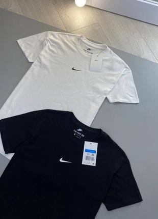 Nike center logo t-shirt