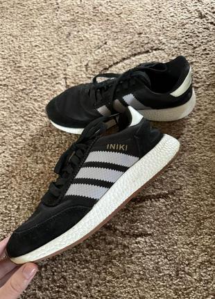 Кросівкі жіночі adidas iniki