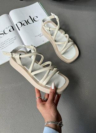 Кожаные бежевые босоножки 😍
невероятно стильные и удобные 🫶4 фото