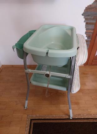 Пеленальний столик з ванночкою