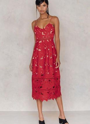 Великолепное красное кружевное платье na-kd floral crochet midi dress