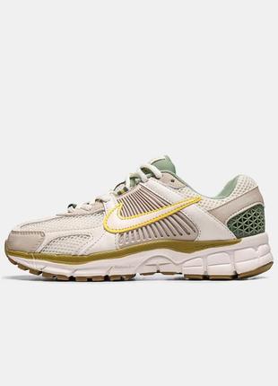 Спортивні кросівки nike wmns air zoom vomero 5 'pale ivory oil green'