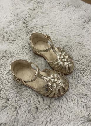 Детские босоножки next