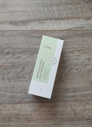 Солнцезащитный крем с экстрактом центеллы
iunik centella calming daily sunscreen spf50+