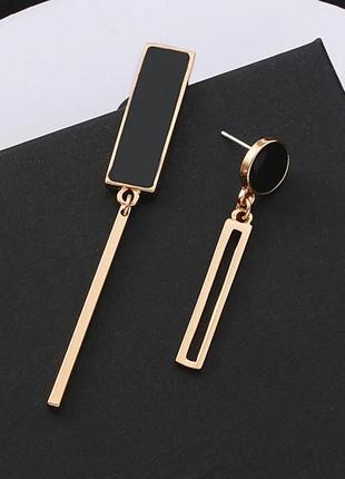 Стильні мінімалістичні сережки асиметрія кульчики підвіси в чорно золотистому кольорі