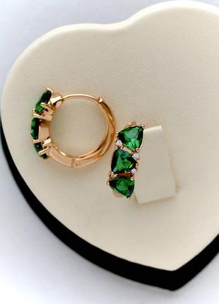 Позолочені сережки кільця зелені камені подарунок позолоченные кольца зелёные камни