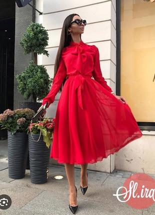 Шифонова червона сукня