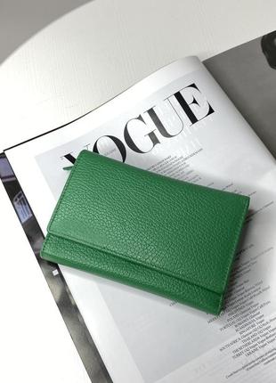 Жіночий гаманець середнього розміру із натуральної шкіри зеленого кольору