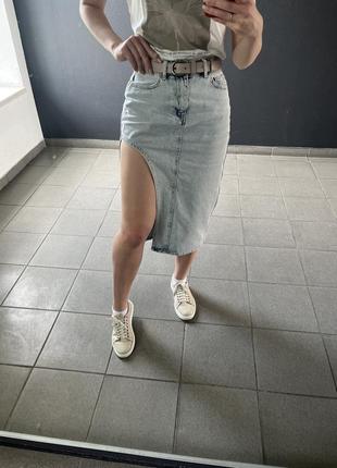 Юбка-миди джинсовая с секси вырезом размер s