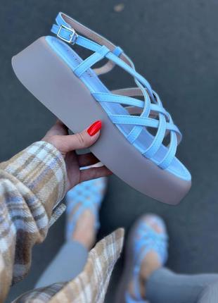 Босоніжки сандалі на платформі блакитні легкі жіночі весна літо