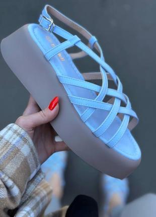 Босоніжки сандалі на платформі блакитні легкі жіночі весна літо