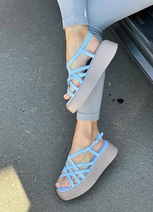 Босоніжки сандалі на платформі блакитні легкі жіночі весна літо