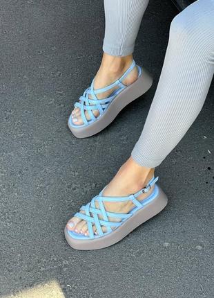 Босоніжки сандалі на платформі блакитні легкі жіночі весна літо