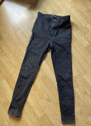 Класичні чорні скіні джинси zara