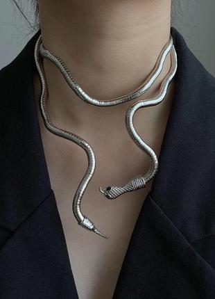 Металлические бусы змея resteq серебряного цвета. браслет на змея руку. украшение эластичная змея