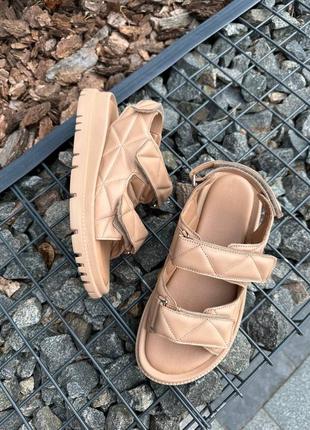 Босоножки женские кожаные бежевые стеганые