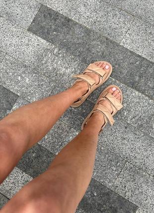 Босоножки женские кожаные бежевые стеганые