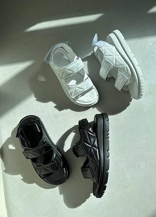 Босоножки женские кожаные бежевые стеганые