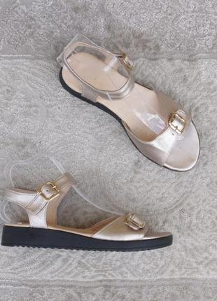 Золотисті шкіряні босоніжки 40 розміру