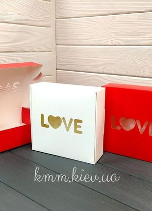 Коробка з вирізом love 150х150х50мм біла червона - червоний