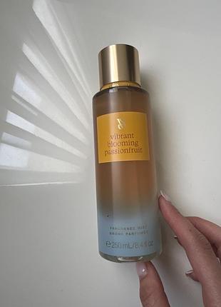 Спрей, міст для тіла victoria’s secret  vibrant blooming passionfruit