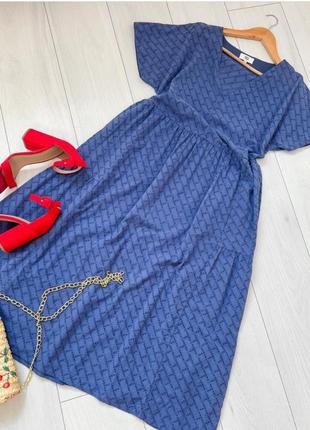 Синя сукня з прошви