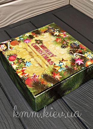 Коробка merry christmas happy new year новий рік в асортименті - 150х150х50мм
