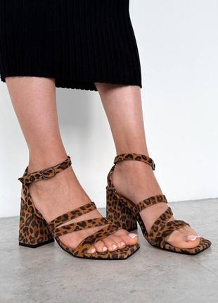Коричневые леопардовые женские босоножки на каблуке каблуке из натуральной замши замшевые леопардовые босоножки