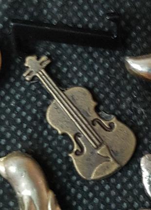 Вінтажна брошка скрипка
