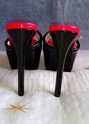 Роскошные, лакированные, будуарные босоножки🖤❤️