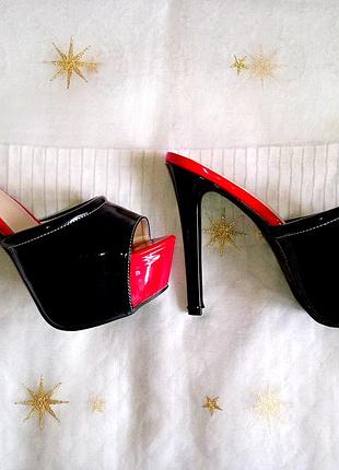Роскошные, лакированные, будуарные босоножки🖤❤️