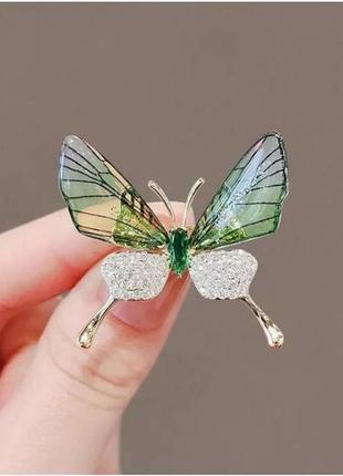 Красивая женская брошь с кристаллами бабочка, зеленые крылья