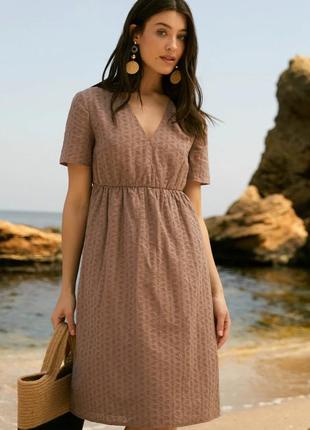 Летнее платье из вышитого батиста прямого криоя с завышенной талией 42-52 размеры разные цвета